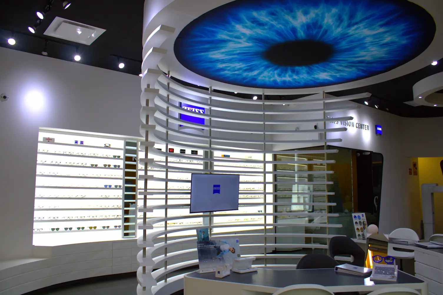 ZEISS Vision Center Interlomas - La mejor tecnología en lentes en el mundo cerca de ti. Paseo Interlomas